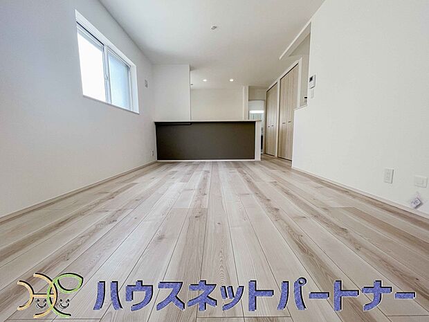 明るく開放的なダイニング。家族とのコミュニケーションが取りやすく、みんなの笑顔が溢れます