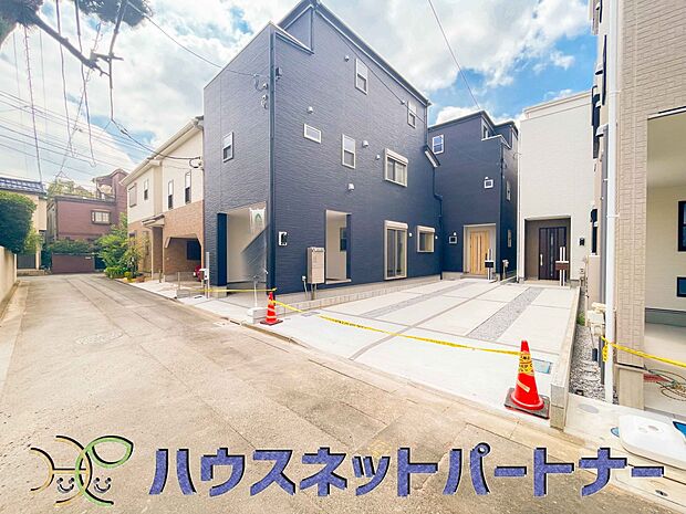 前面道路でお車を駐車するのも楽々。