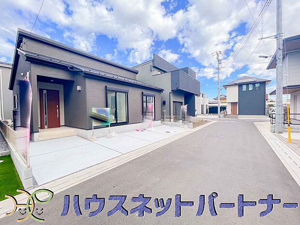 前面道路でお車を駐車するのも楽々。