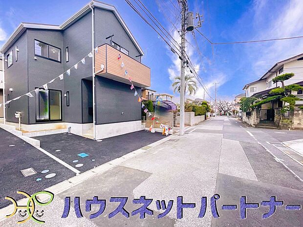 前面道路でお車を駐車するのも楽々。