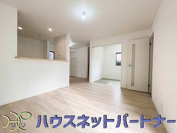 陽光が降り注ぐ明るく開放的な空間が魅力的。