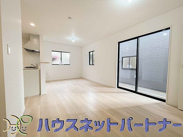 陽だまりのある光彩豊かなリビングは、何よりも快適で心休まる時間を過ごせます。