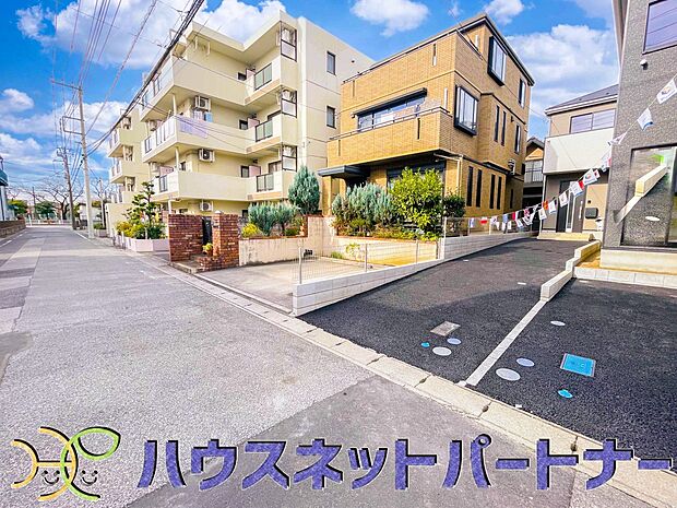 前面道路でお車を駐車するのも楽々。
