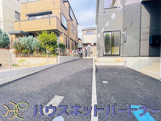 駐車場がある戸建を持つ最大のメリットは、駐車場代金を支払い続ける必要がないことです。賃貸住宅に住んでいる方が、戸建の購入を考えるきっかけに挙げることが多いようです。