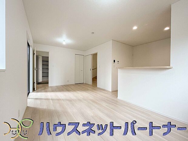 明るく開放的なダイニング。家族とのコミュニケーションが取りやすく、みんなの笑顔が溢れます