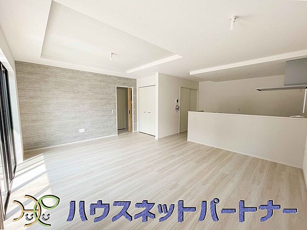 明るく開放的なダイニング。家族とのコミュニケーションが取りやすく、みんなの笑顔が溢れます