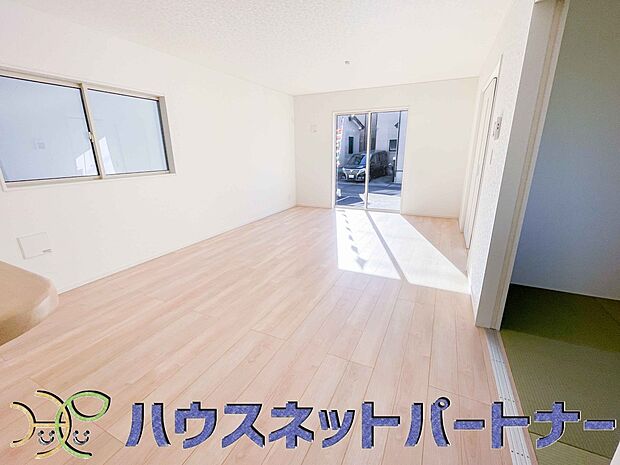 陽だまりのある光彩豊かなリビングは、何よりも快適で心休まる時間を過ごせます。