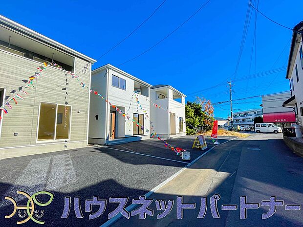 前面道路の日当たりの良い明るいお家。