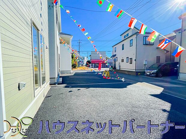 駐車場がある戸建を持つ最大のメリットは、駐車場代金を支払い続ける必要がないことです。賃貸住宅に住んでいる方が、戸建の購入を考えるきっかけに挙げることが多いようです。