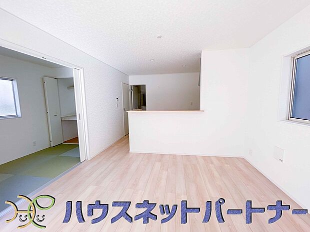 カウンターがあると配膳が楽なことがメリットの一つ。後片付けをするときも、ダイニングテーブルからあまり動かずに流し台へ運ぶことができるので便利です♪