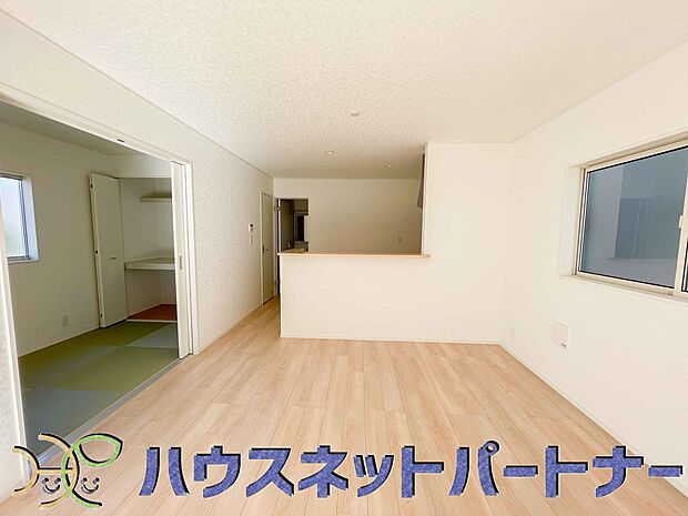 家族の様子を見ながらキッチンでお料理。一日の出来事を会話しながらの家事は嬉しいコミュニケーション。