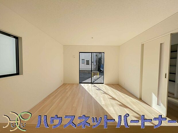 インテリアショップで見掛けた「あの家具」も置ける、ゆったりとした空間。時に広さが上質な寛ぎの時間になる事も。