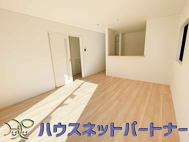 カウンターがあると配膳が楽なことがメリットの一つ。後片付けをするときも、ダイニングテーブルからあまり動かずに流し台へ運ぶことができるので便利です♪