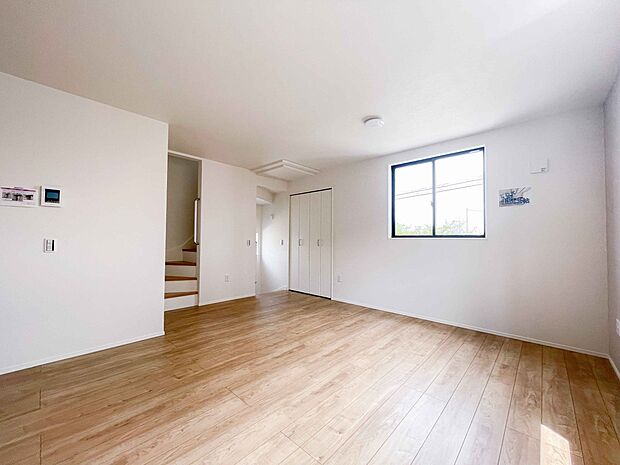 整然とした空間演出、快適な理想の暮らしの実現は家のみの拘りではなく、そこで暮らす方々にとって素敵な環境であることも挙げられると思います。四季折々の変化が奏でる鼓動を楽しんで下さい。