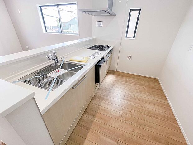 家族の様子を見ながらキッチンでお料理。一日の出来事を会話しながらの家事は嬉しいコミュニケーション。