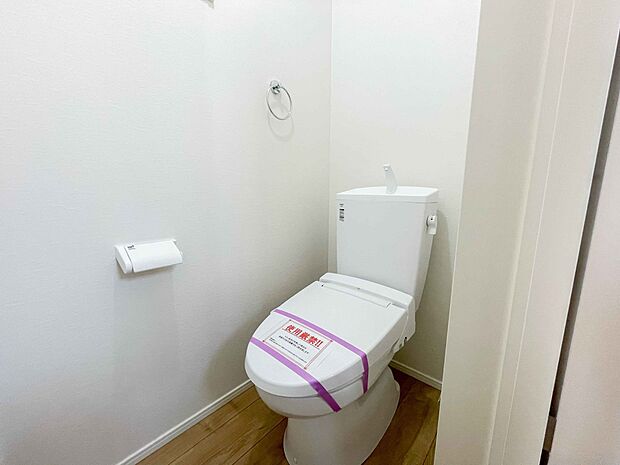 快適な生活を送るための必須アイテムとなった洗浄機能付トイレ。おしり洗浄、ビデ洗浄、暖房便座の3つの機能を標準装備しています。