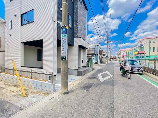 前面道路でお車を駐車するのも楽々。