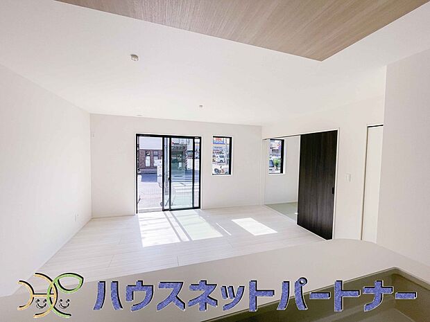 家族の様子を見ながらキッチンでお料理。一日の出来事を会話しながらの家事は嬉しいコミュニケーション。