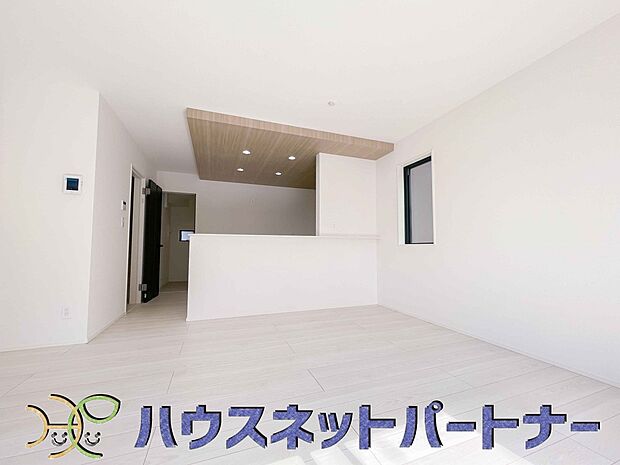 お料理できたらカウンターから手渡しができます。家族で会話をしながらお料理を楽しく。