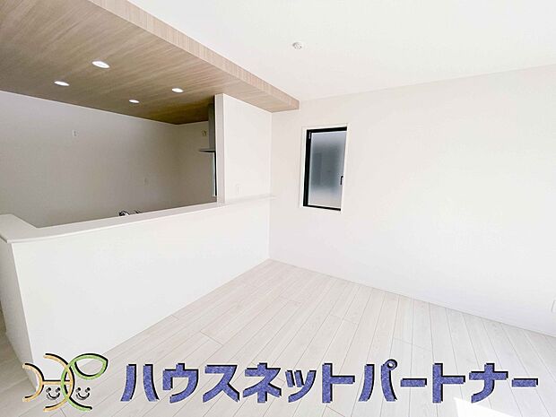 お料理できたらカウンターから手渡しができます。家族で会話をしながらお料理を楽しく。