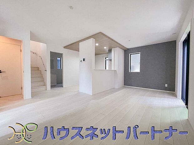 インテリアショップで見掛けた「あの家具」も置ける、ゆったりとした空間。時に広さが上質な寛ぎの時間になる事も。