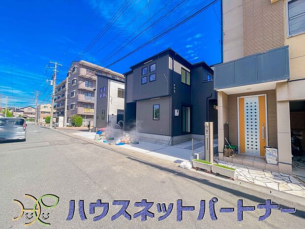 前面道路の日当たりの良い明るいお家。