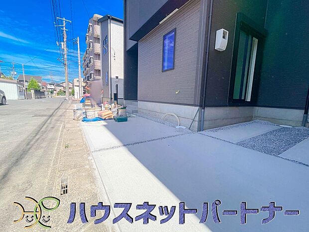 戸建ての購入を検討することになったきっかけに「駐車場を持てること」を挙げる方が多くいらっしゃいます。駐車場代金を支払続ける必要がないことは、駐車場付き戸建を持つ最大のメリットです。