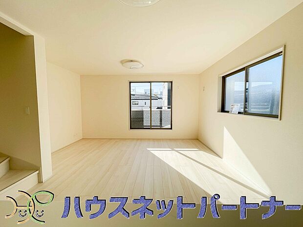 家族の温かさと陽光の暖かさ、楽しい毎日と明るい未来を予感させる「空間が織り成すひとつ先の住み心地」を演出します。