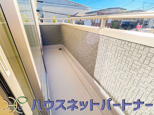 洗濯物を干したり、布団を干したり、ゴミを一時保管したり…