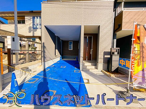 戸建ての購入を検討することになったきっかけに「駐車場を持てること」を挙げる方が多くいらっしゃいます。駐車場代金を支払続ける必要がないことは、駐車場付き戸建を持つ最大のメリットです。