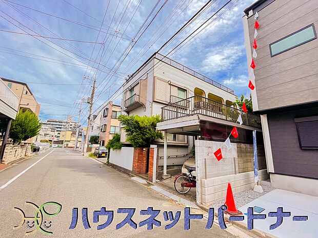 前面道路の日当たりの良い明るいお家。