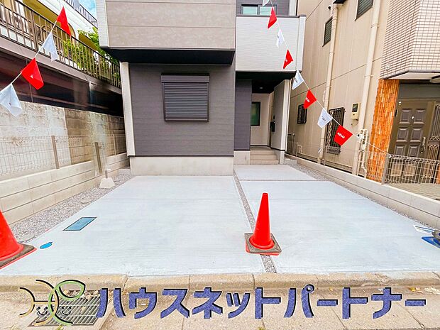 通勤や家族の送迎など、毎日の生活にマイカーが欠かせない方にとって駐車場は大事な条件。敷地内にカースペースがあれば、お出かけやお買い物の際の搬入出もらくらくです。