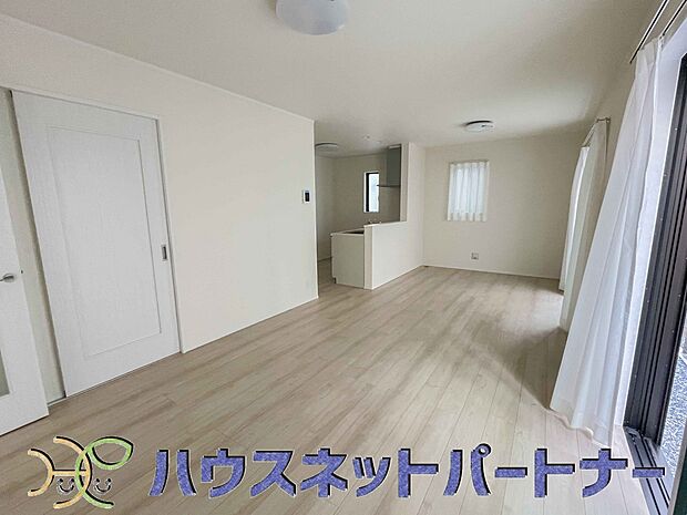 陽だまりのある光彩豊かなリビングは、何よりも快適で心休まる時間を過ごせます。