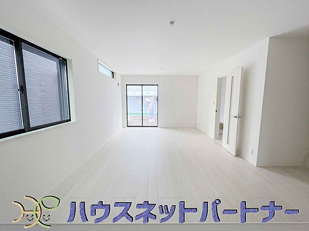 インテリアショップで見掛けた「あの家具」も置ける、ゆったりとした空間。時に広さが上質な寛ぎの時間になる事も。