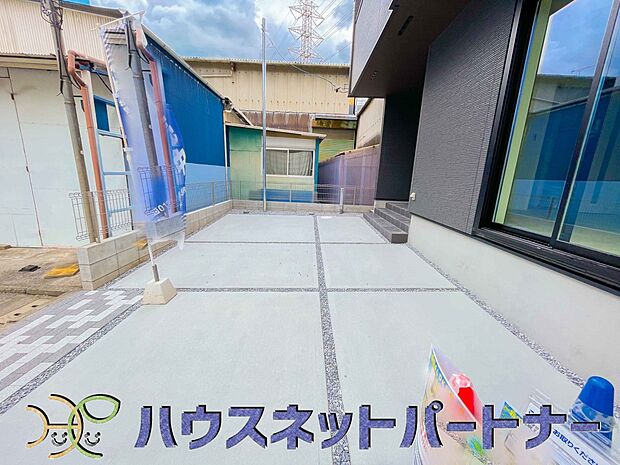 戸建ての購入を検討することになったきっかけに「駐車場を持てること」を挙げる方が多くいらっしゃいます。駐車場代金を支払続ける必要がないことは、駐車場付き戸建を持つ最大のメリットです。