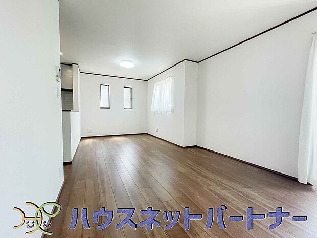 整然とした空間演出、快適な理想の暮らしの実現は家のみの拘りではなく、そこで暮らす方々にとって素敵な環境であることも挙げられると思います。四季折々の変化が奏でる鼓動を楽しんで下さい。