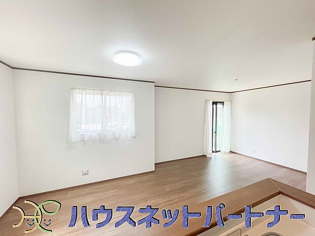 お料理できたらカウンターから手渡しができます。家族で会話をしながらお料理を楽しく。