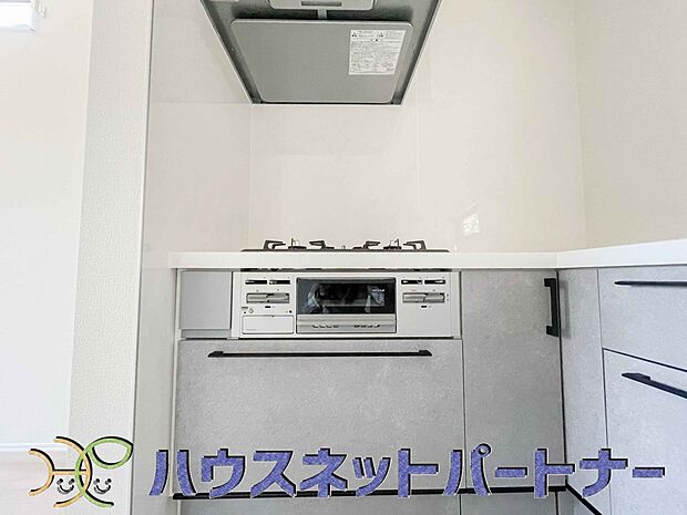 明るく開放的なオープンキッチン。家族とのコミュニケーションが取りやすく、みんなの笑顔が溢れます。