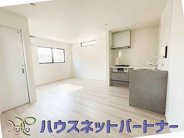 陽だまりのある光彩豊かなリビングは、何よりも快適で心休まる時間を過ごせます。