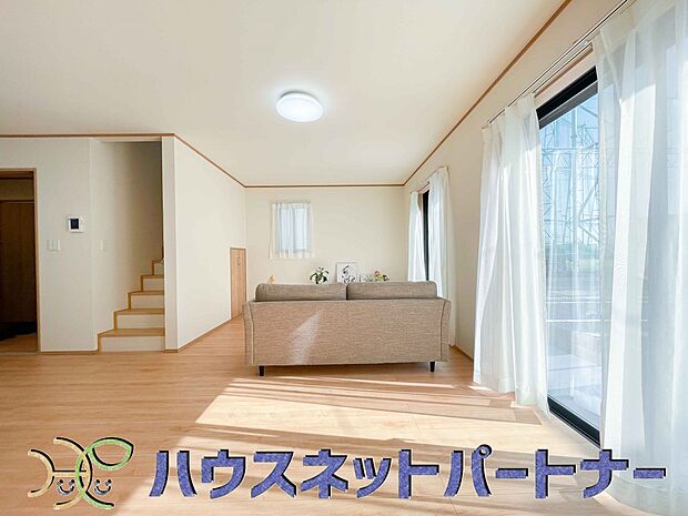 陽だまりのある光彩豊かなリビングは、何よりも快適で心休まる時間を過ごせます。