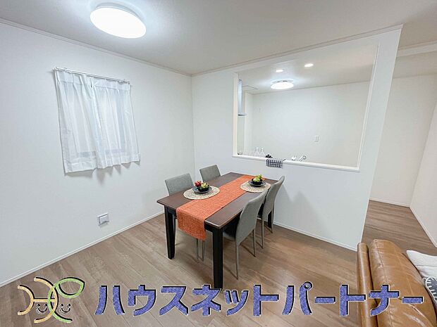 カウンターがあると配膳が楽なことがメリットの一つ。後片付けをするときも、ダイニングテーブルからあまり動かずに流し台へ運ぶことができるので便利です♪