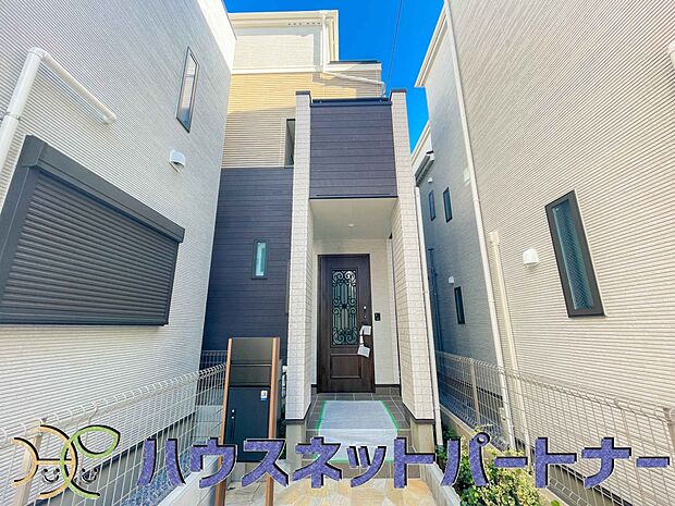 お客様も迎える玄関は高級感のある造りです。