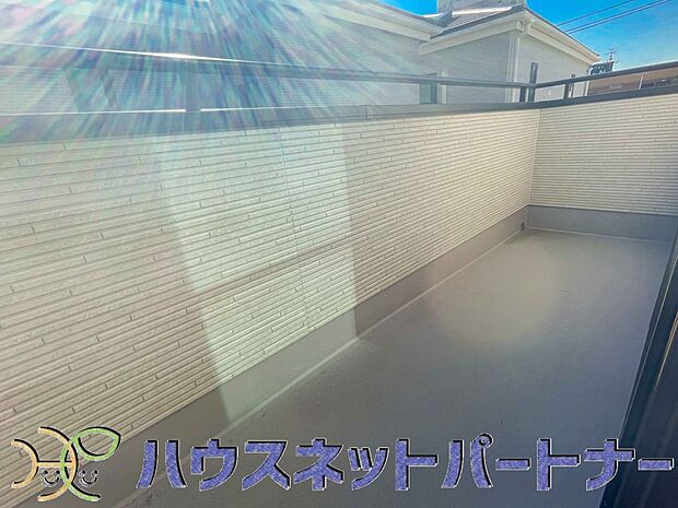 洗濯物を干したり、布団を干したり、ゴミを一時保管したり…　