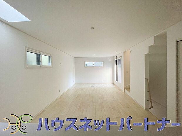 整然とした空間演出、快適な理想の暮らしの実現は家のみの拘りではなく、そこで暮らす方々にとって素敵な環境であることも挙げられると思います。四季折々の変化が奏でる鼓動を楽しんで下さい。