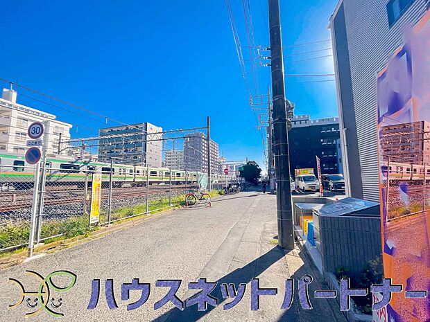 前面道路でお車を駐車するのも楽々。