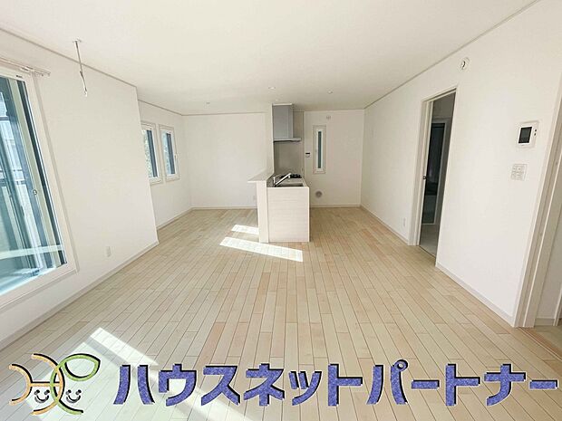 陽だまりのある光彩豊かなリビングは、何よりも快適で心休まる時間を過ごせます。