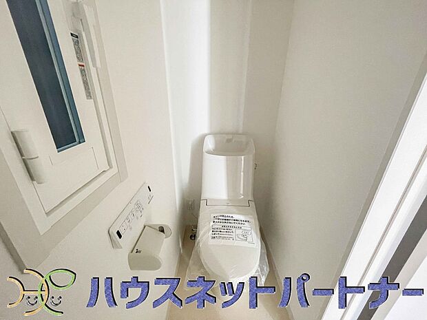 いつまでも清潔な空間であって頂けますように、目に留まるだけではなく、汚れをふき取り易いフロアと壁紙をチョイス致しました。