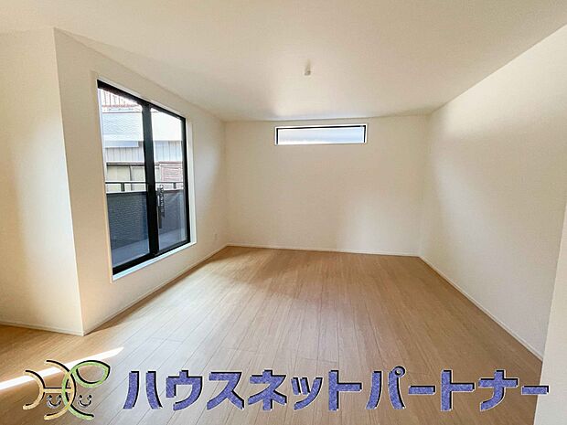 整然とした空間演出、快適な理想の暮らしの実現は家のみの拘りではなく、そこで暮らす方々にとって素敵な環境であることも挙げられると思います。四季折々の変化が奏でる鼓動を楽しんで下さい。