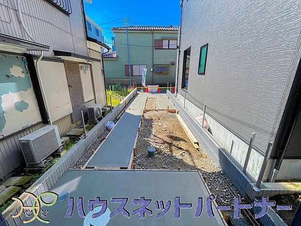 駐車場がある戸建を持つ最大のメリットは、駐車場代金を支払い続ける必要がないことです。賃貸住宅に住んでいる方が、戸建の購入を考えるきっかけに挙げることが多いようです。