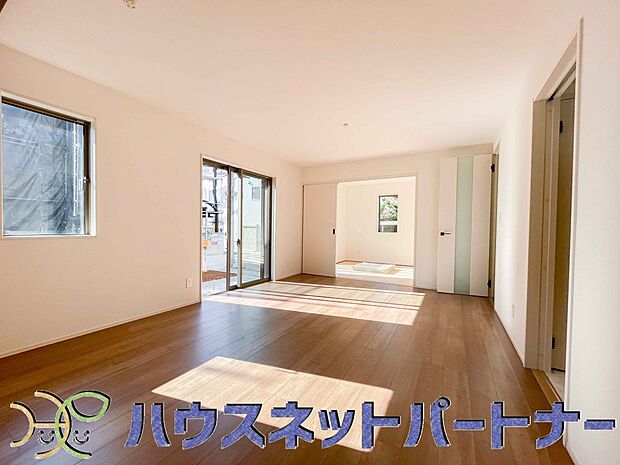 陽だまりのある光彩豊かなリビングは、何よりも快適で心休まる時間を過ごせます。